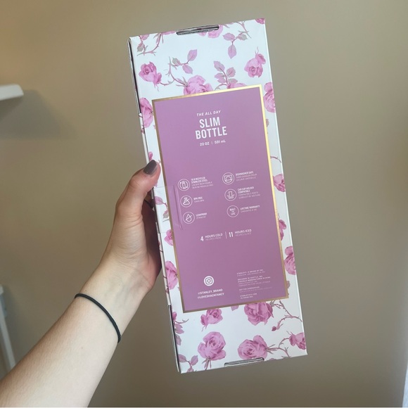 STANLEY X LOVESHACKFANCY ALL DAY SLIM BOTTLE 20 OZ | Ribbon Rosa - Picture 4 of 5